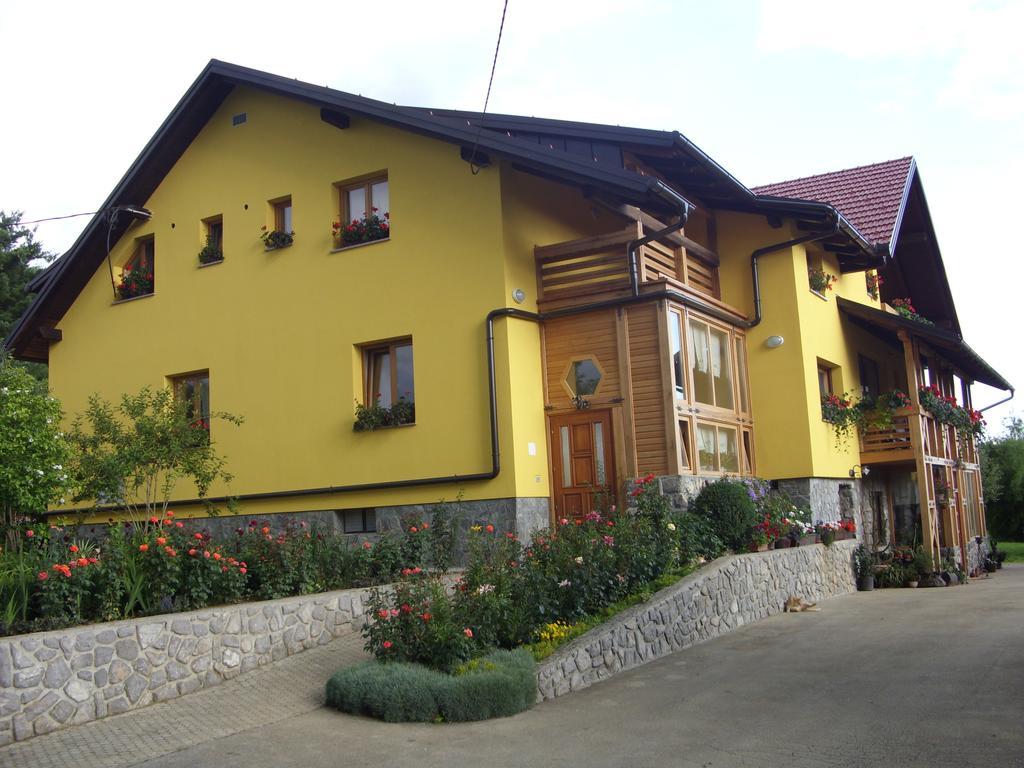 הוילה Semic Tourist Farm Ob Izviru Krupe מראה חיצוני תמונה