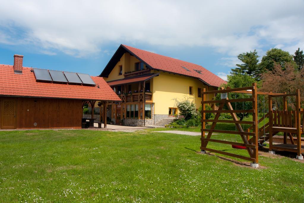 הוילה Semic Tourist Farm Ob Izviru Krupe מראה חיצוני תמונה